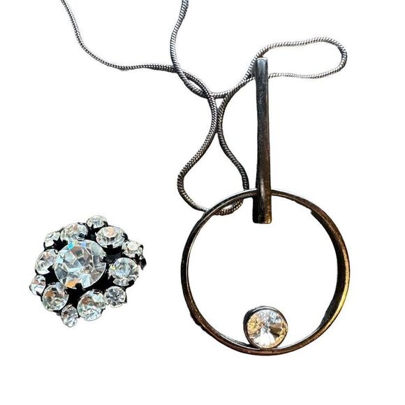 Circle Pendant Necklace With Crystals From Swarovski similar pin - Picture 1 of 6